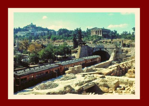 Θυμάστε τα ξύλινα βαγόνια του "Ηλεκτρικού"! O «Ηλεκτρικός» εγκαινιάστηκε στις 27 Φεβρουαρίου 1869. Στην γραμμή λειτουργούσαν ατμοκίνητα τραίνα, τα οποία συνέδεαν την Αθήνα με τον Πειραιά και για την λειτουργία της ήταν υπεύθυνη η εταιρία Σιδηρόδρομοι Αθηνών Πειραιώς (Σ.Α.Π.). Η γραμμή ηλεκτροδοτήθηκε το 1904 με την επωνυμία «Ελληνικοί Ηλεκτρικοί Σιδηρόδρομοι» (Ε.Η.Σ.) ενώ η εταιρία λειτουργίας μετονομάστηκε σε «Ηλεκτρικοί Σιδηρόδρομοι Αθηνών - Πειραιώς» (Η.Σ.Α.Π.) το 1976. 